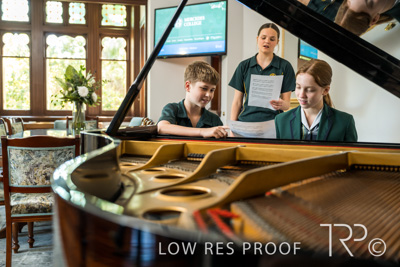 April 2023 / MERCEDES-230403-343