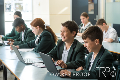 April 2023 / MERCEDES-230404-411