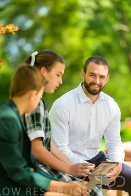 January 2024 / Teacher-with-2-Student-Sitting-Outdoors_240122_Z9E8157