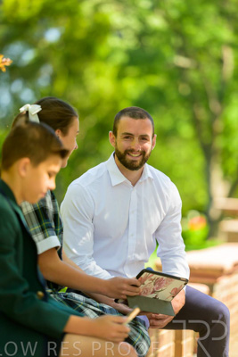 January 2024 / Teacher-with-2-Student-Sitting-Outdoors_240122_Z9E8232