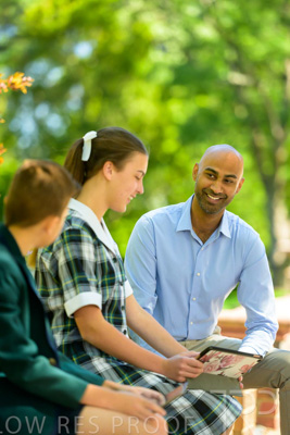 January 2024 / Teacher-with-2-Student-Sitting-Outdoors_240122_Z9E8265