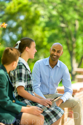 January 2024 / Teacher-with-2-Student-Sitting-Outdoors_240122_Z9E8299