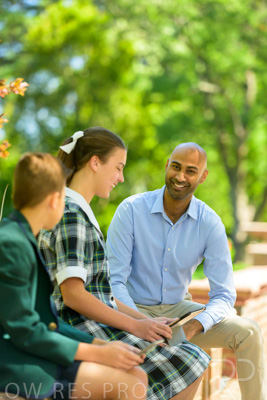 January 2024 / Teacher-with-2-Student-Sitting-Outdoors_240122_Z9E8314