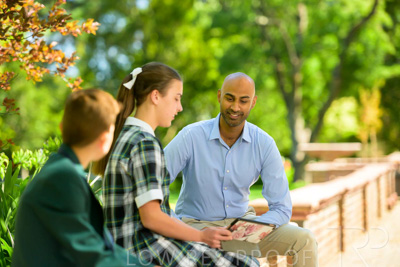 January 2024 / Teacher-with-2-Student-Sitting-Outdoors_240122_Z9E8553
