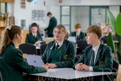 August 2025 / LIBRARY-Seniors_250826-2210