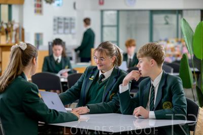 August 2025 / LIBRARY-Seniors_250826-2211