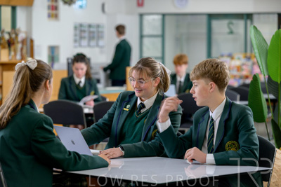 August 2025 / LIBRARY-Seniors_250826-2212