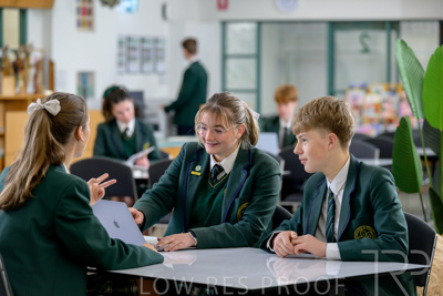 August 2025 / LIBRARY-Seniors_250826-2218