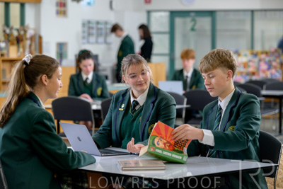 August 2025 / LIBRARY-Seniors_250826-2248