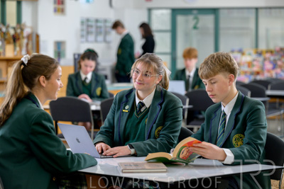 August 2025 / LIBRARY-Seniors_250826-2258