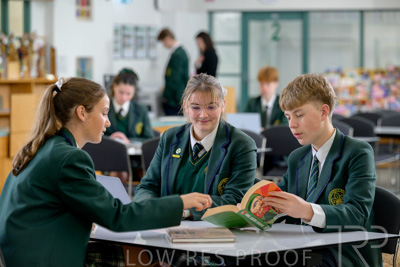 August 2025 / LIBRARY-Seniors_250826-2261