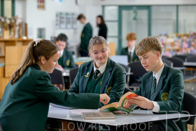 August 2025 / LIBRARY-Seniors_250826-2263