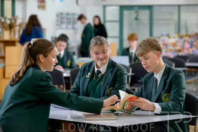 August 2025 / LIBRARY-Seniors_250826-2264