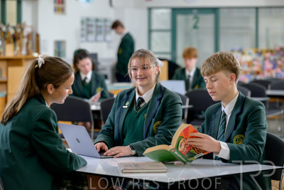 August 2025 / LIBRARY-Seniors_250826-2271