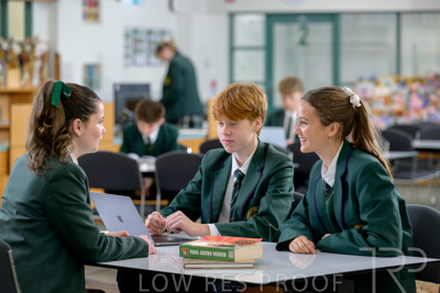 August 2025 / LIBRARY-Seniors_250826-2272