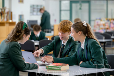 August 2025 / LIBRARY-Seniors_250826-2276