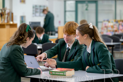 August 2025 / LIBRARY-Seniors_250826-2277