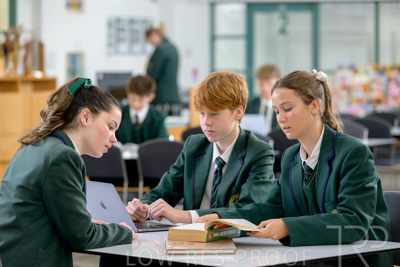 August 2025 / LIBRARY-Seniors_250826-2284