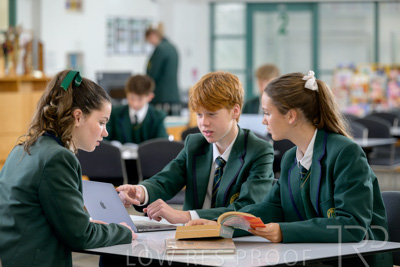 August 2025 / LIBRARY-Seniors_250826-2288