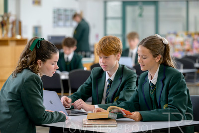 August 2025 / LIBRARY-Seniors_250826-2290