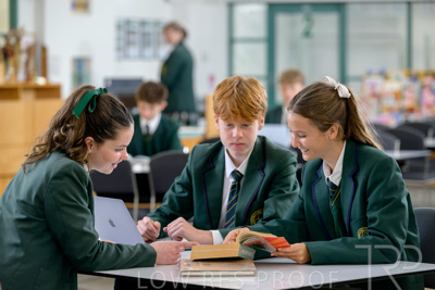 August 2025 / LIBRARY-Seniors_250826-2295