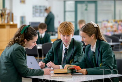 August 2025 / LIBRARY-Seniors_250826-2296