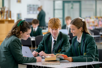 August 2025 / LIBRARY-Seniors_250826-2297