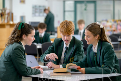 August 2025 / LIBRARY-Seniors_250826-2316