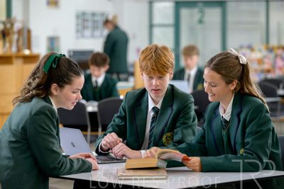 August 2025 / LIBRARY-Seniors_250826-2336