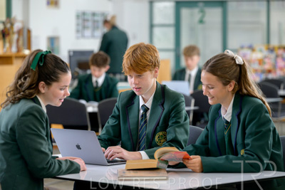 August 2025 / LIBRARY-Seniors_250826-2341