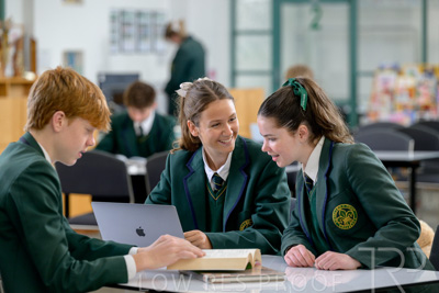 August 2025 / LIBRARY-Seniors_250826-2369