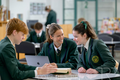 August 2025 / LIBRARY-Seniors_250826-2370