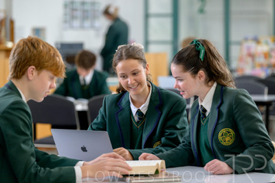 August 2025 / LIBRARY-Seniors_250826-2373