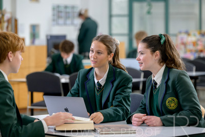 August 2025 / LIBRARY-Seniors_250826-2376