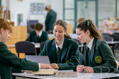 August 2025 / LIBRARY-Seniors_250826-2380