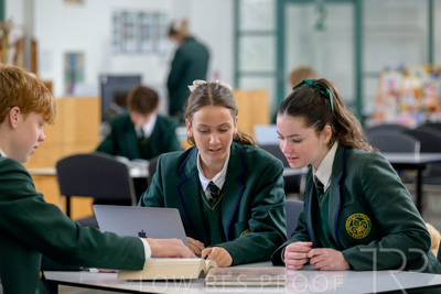 August 2025 / LIBRARY-Seniors_250826-2382