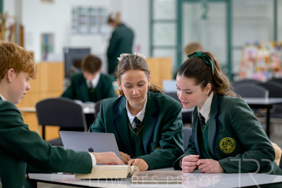 August 2025 / LIBRARY-Seniors_250826-2383