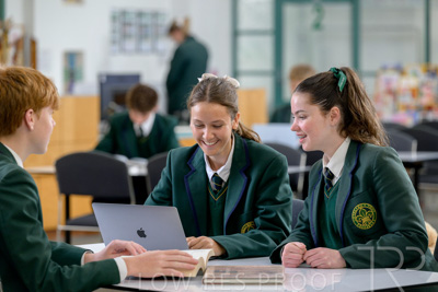 August 2025 / LIBRARY-Seniors_250826-2387