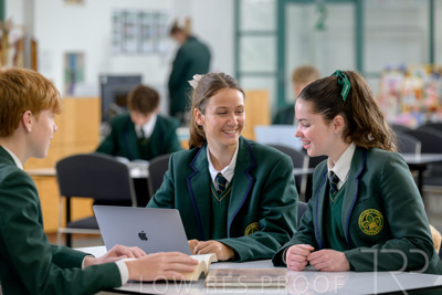 August 2025 / LIBRARY-Seniors_250826-2398