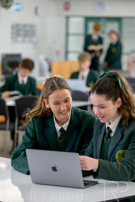 August 2025 / LIBRARY-Seniors_250826-2433