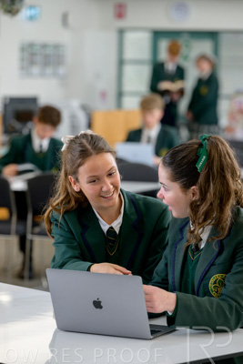 August 2025 / LIBRARY-Seniors_250826-2434