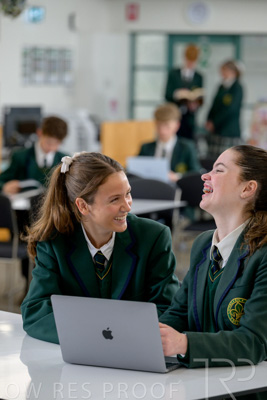 August 2025 / LIBRARY-Seniors_250826-2442