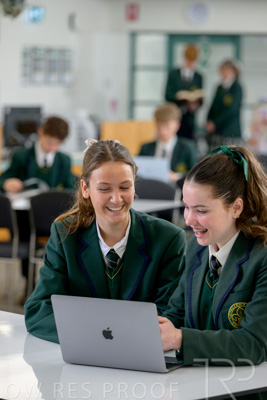 August 2025 / LIBRARY-Seniors_250826-2447