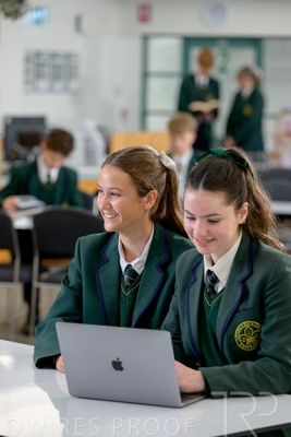 August 2025 / LIBRARY-Seniors_250826-2462