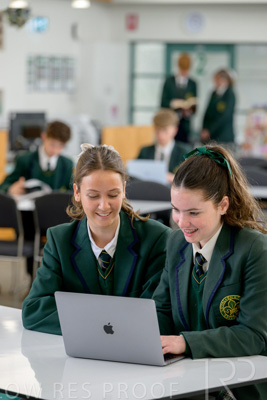 August 2025 / LIBRARY-Seniors_250826-2477