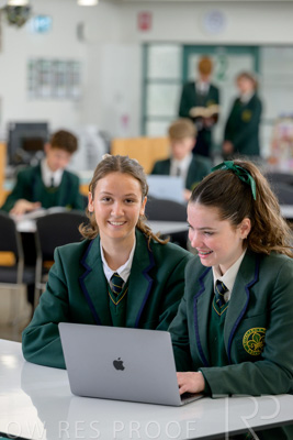 August 2025 / LIBRARY-Seniors_250826-2478