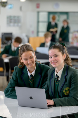 August 2025 / LIBRARY-Seniors_250826-2486