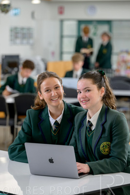 August 2025 / LIBRARY-Seniors_250826-2491