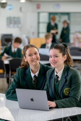 August 2025 / LIBRARY-Seniors_250826-2494