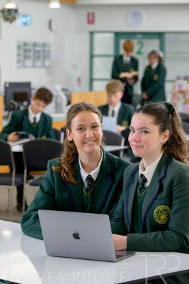 August 2025 / LIBRARY-Seniors_250826-2503